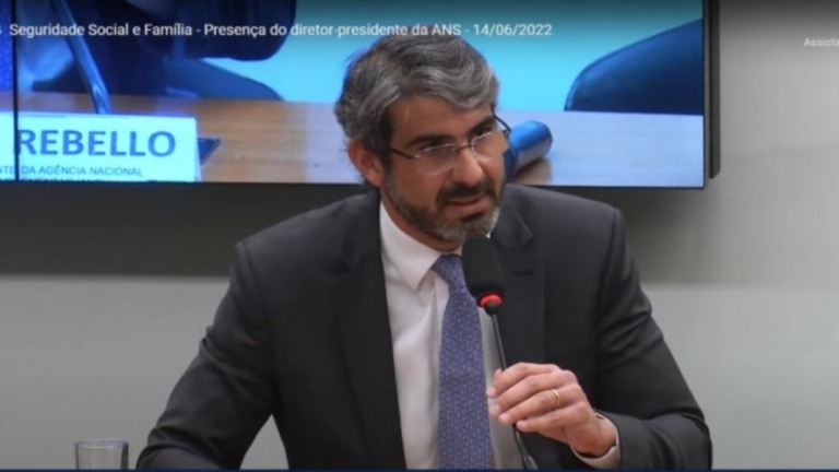Presidente da ANS defende reajuste em planos de saúde e rol de doenças