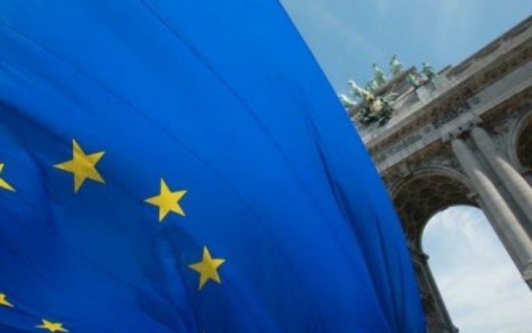 Europa fecha abril no azul: o PIB recua e a inflação sobe 7,5%