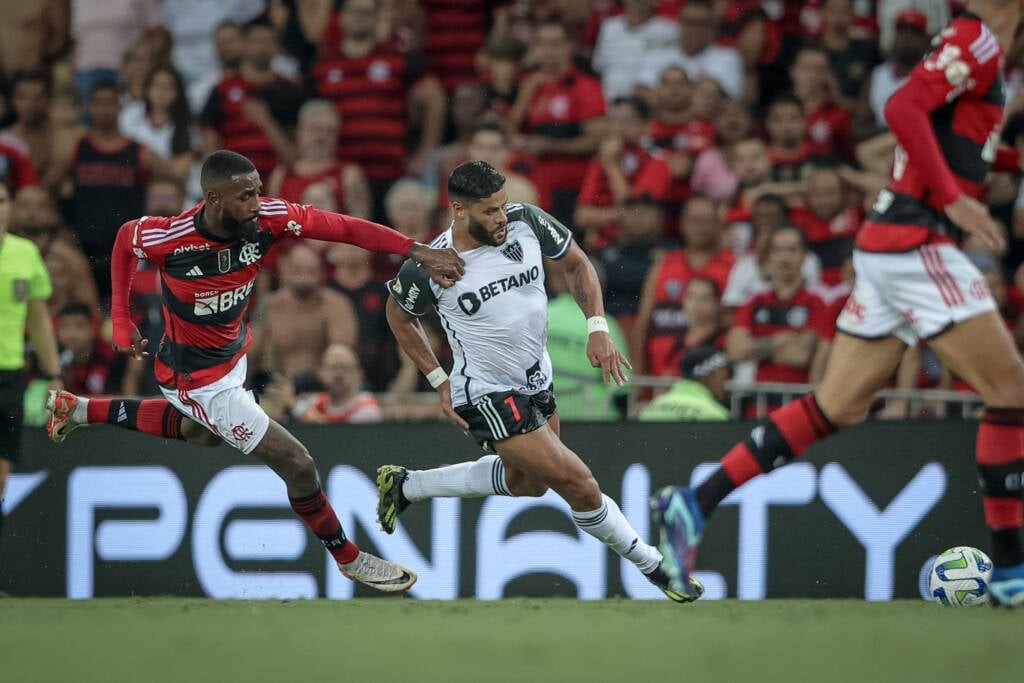 Atlético-MG goleia o Flamengo no Maracanã