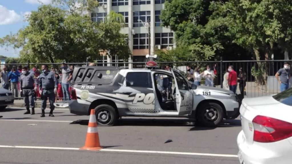 Manaus: Carro da PM é metralhado e 2 detentos morrem