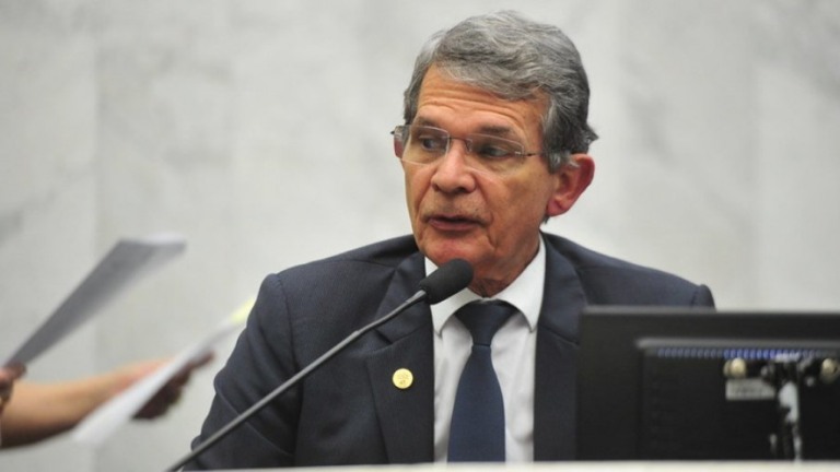 Luna reclama de demissão e diz ter sofrido pressão na Petrobras