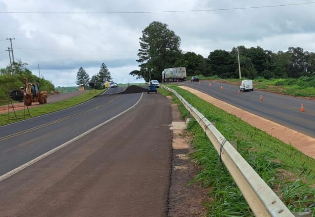 Erosão provoca desvio na SP-333 em Marília; empresa aponta excesso de chuva