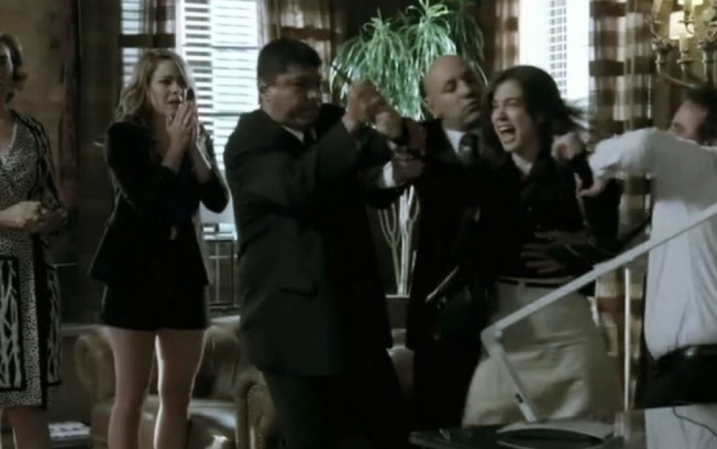 Império: Cora, após cair em armação, entra em colapso