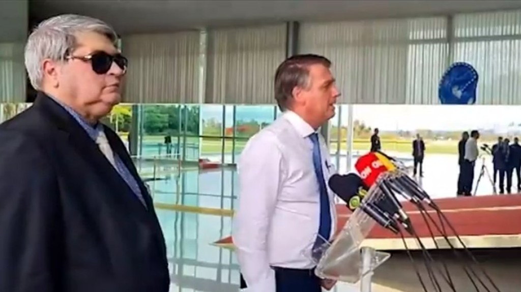 Bolsonaro critica decisão de Moraes sobre propaganda contra a polio