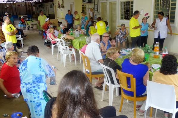 Tarde de lazer e interação no Asilo Sâo Vicente