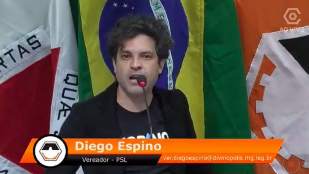 Vereador do PSL se revolta, esbraveja e desmaia na câmara de Divinópolis Vereador do PSL se revolta, esbraveja e desmaia na câmara de Divinópolis