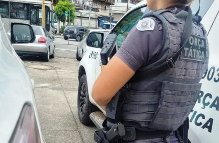 Casal de idosos sofre roubo com agressão e ameaça; um acusado preso