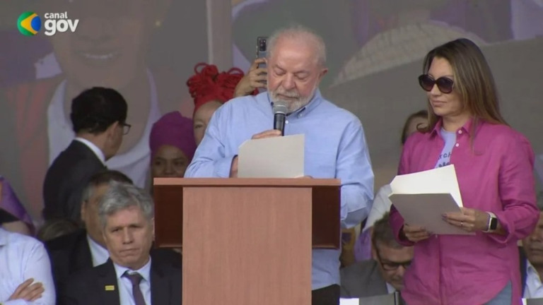Reprodução/EBC Lula discursa e anuncia medidas de reforma agrária e prevenção ao feminicídio após a Marcha das Margaridas 16.08.23