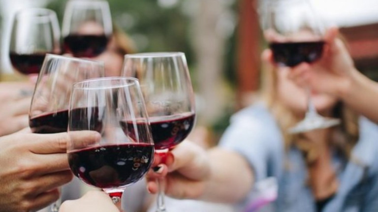 Reprodução/TripAdvisor – 24.03.2023 O vinho tinto e nossos dentes
