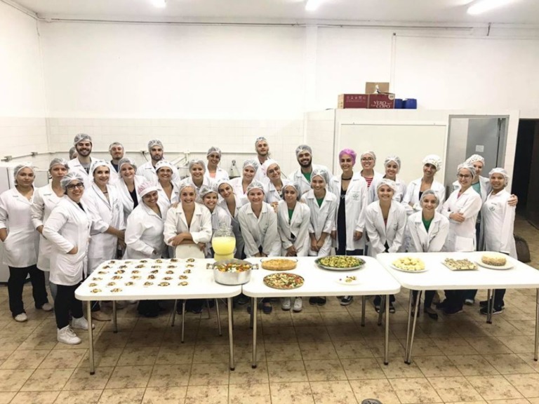 Estudantes de nutrição têm aula sobre gastronomia brasileira