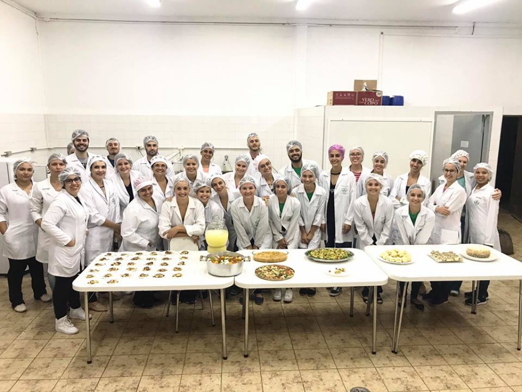 Estudantes de nutrição têm aula sobre gastronomia brasileira