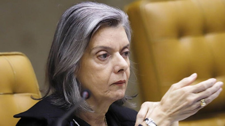 Cármen Lúcia agradece apoio e rebate ofensas de Roberto Jefferson