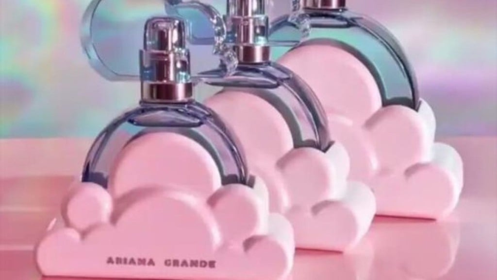 Foto: Reprodução Cloud Pink, a nova fragrância de Ariana Grande é boa? Saiba o que dizem os especialistas