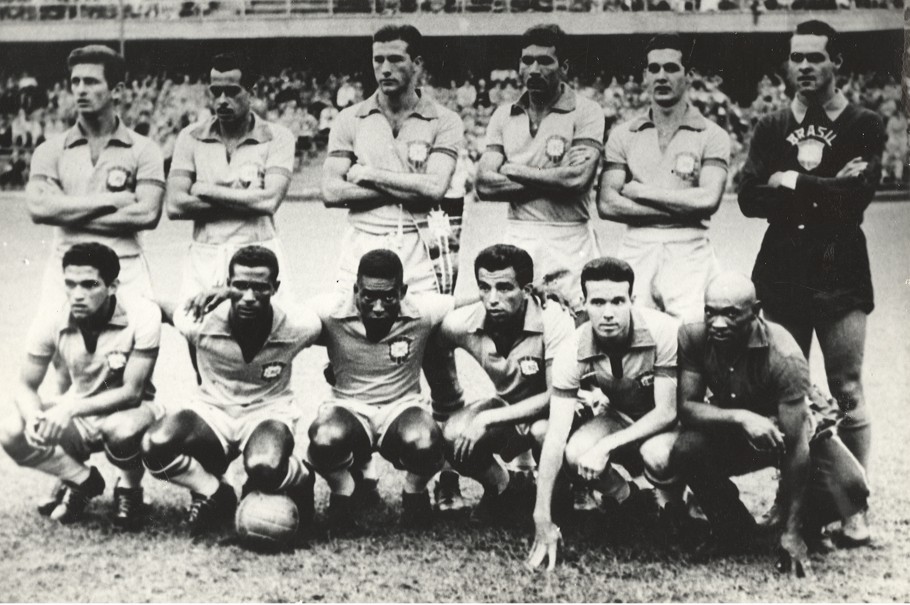 Brasil 5x2 França - Em pé: De Sordi, Zito, Bellini, Orlando, Gilmar. Agachados: Garrincha, Didi, Pelé, Vava, Zagallo, Mario Americo - 24/06/1958