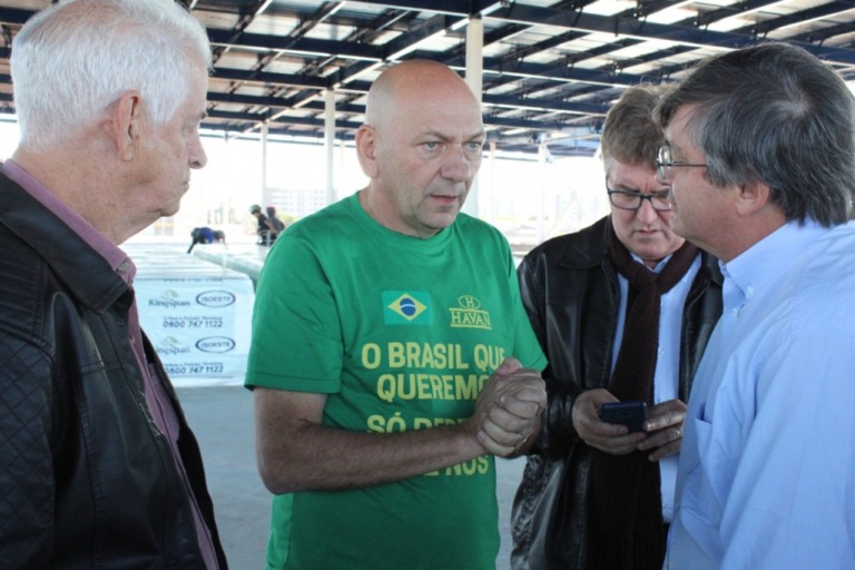 Dono da Havan vistoria obras em Marília e prevê inauguração em julho