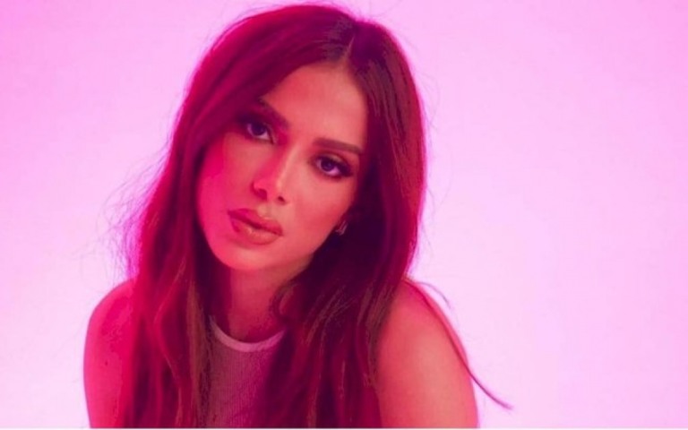 Anitta conversa com fãs no Twitter sobre o lançamento de "Gril From Rio"