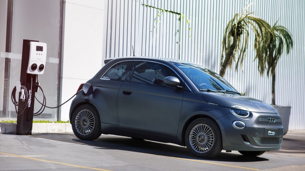 Fiat lança 500 elétrico no Brasil apenas na versão topo de linha