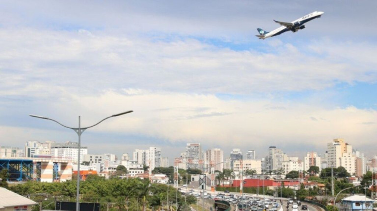 Paralisação de caminheiros deve prejudicar setor aéreo, alerta Abear
