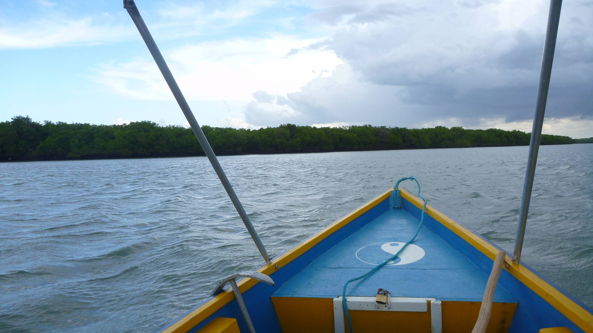 Passeio de barco pelo rio Araturá é uma das atrações de Porto de Galinhas. Foto: Sabrina Duran