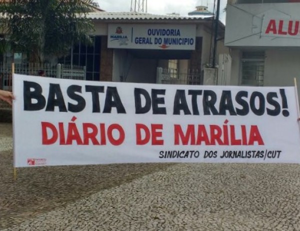 Protesto cobra pagamentos atrasados em jornal de Marília