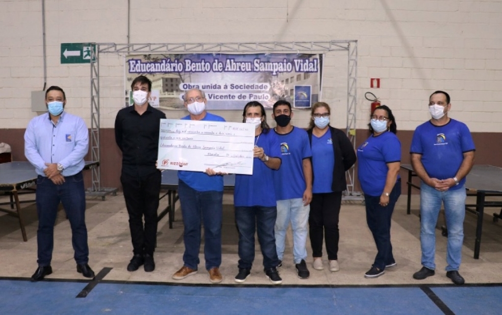 Repasse de arrecadação com zona azul rende R$ 10 mil para Educandário