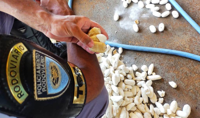 Boliviano é preso com pasta base de cocaína em Ônibus de linha na região