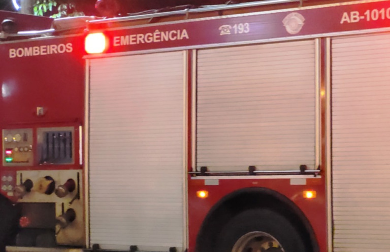 Incêndio na madrugada destrói ótica no centro de Marília