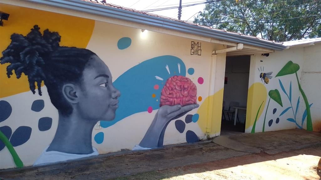 Atendimento psicossocial a jovens de Marília ganha mural especial de artista