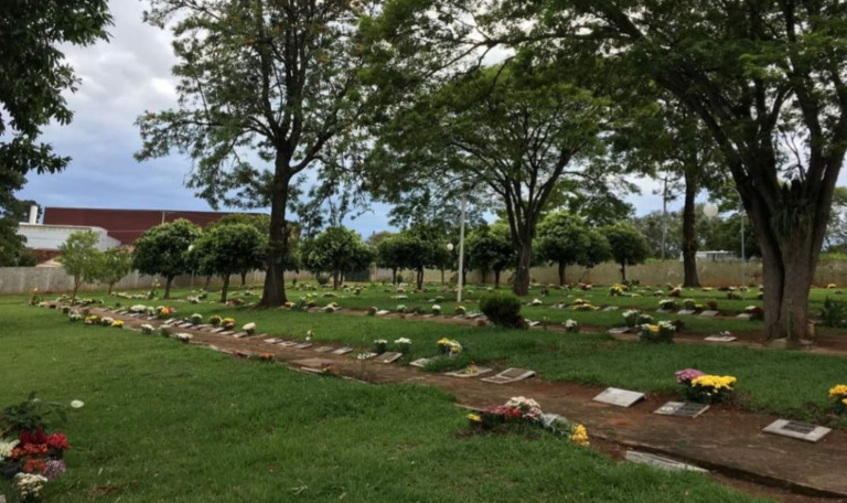 Jovem vítima de acidente com moto na zona sul é sepultado