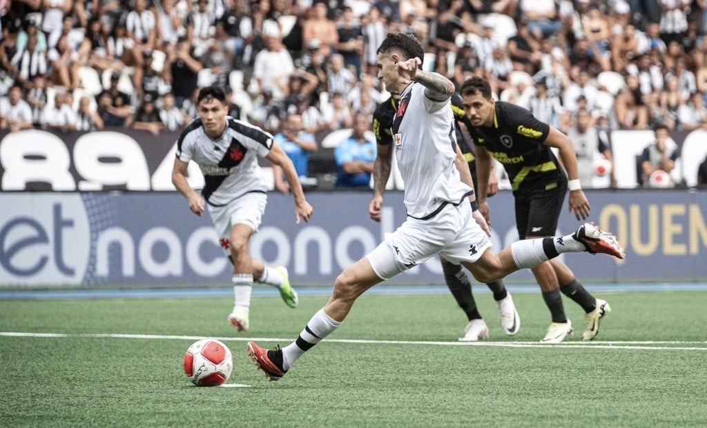 Vasco bate Botafogo por 4 a 2 em jogo movimentado