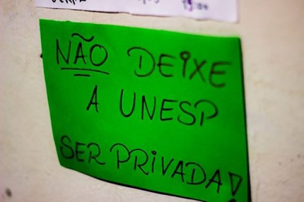 Alunos e servidores da Unesp param; professores decidem quarta