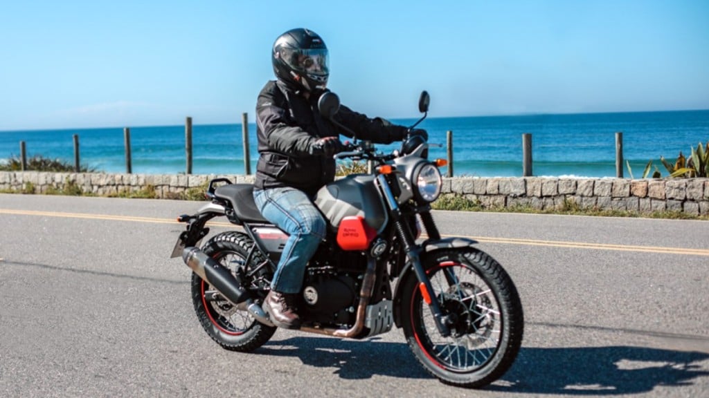 Divulgação A nova Royal Enfield Scram 411 tem estilo de moto trail à moda antiga