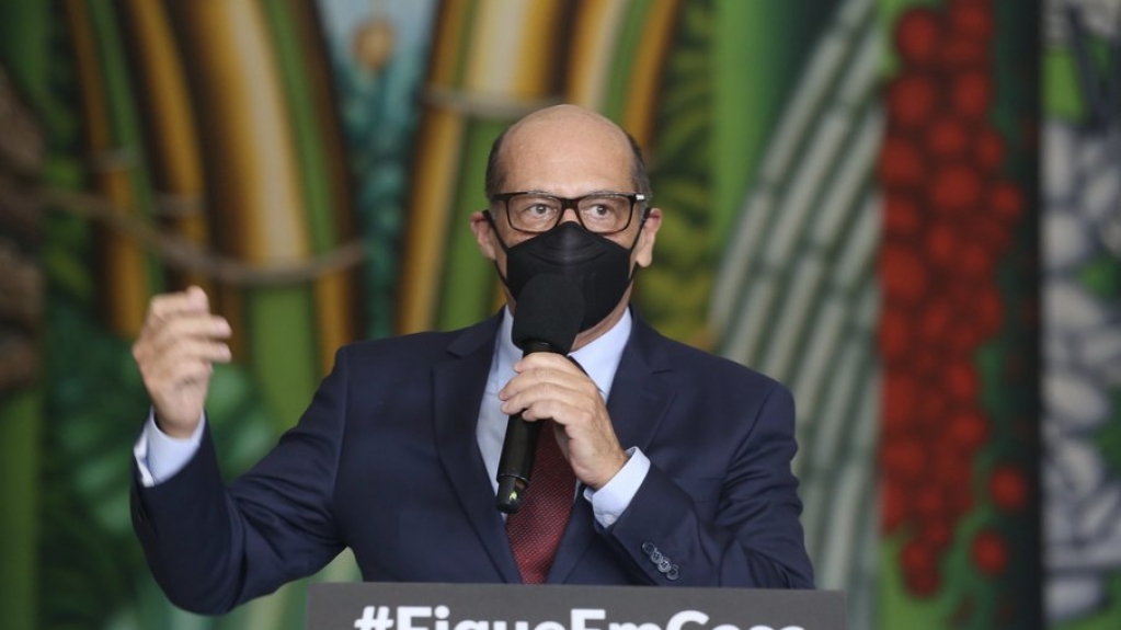 SP: Dimas Covas considera "muito precoce" falar sobre réveillon e carnaval SP: Dimas Covas considera "muito precoce" falar sobre réveillon e carnaval