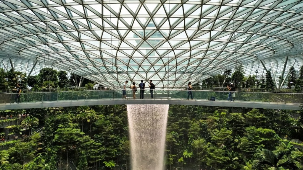 Pexels A Rain Vortex, a cachoeira interna do Jewel Changi Airport