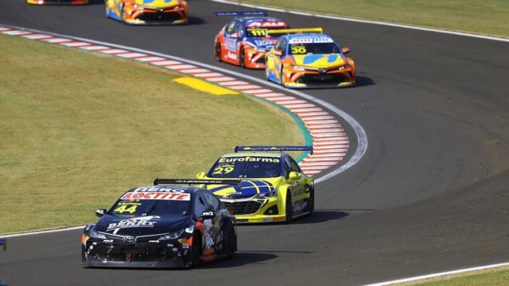 Do céu ao inferno! Piloto Bruno Baptista conta seus altos e baixos na Stock Car