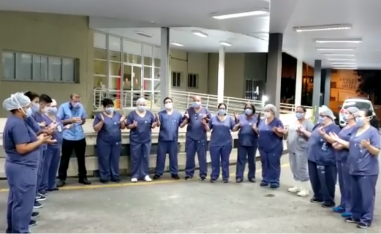 Marília prepara grupo de orientação em saúde; vídeo com oração no HC une equipe