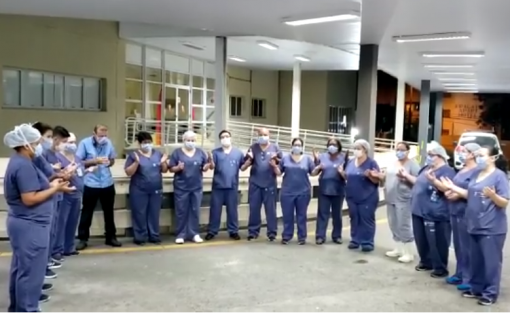 Marília prepara grupo de orientação em saúde; vídeo com oração no HC une equipe