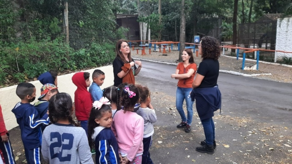 Aula especial leva crianças de Emei para Bosque de Marília