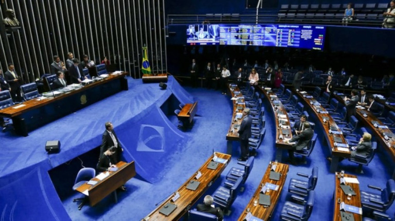 Senadores vão trabalhar 3 dias e ter uma semana de ‘home office’