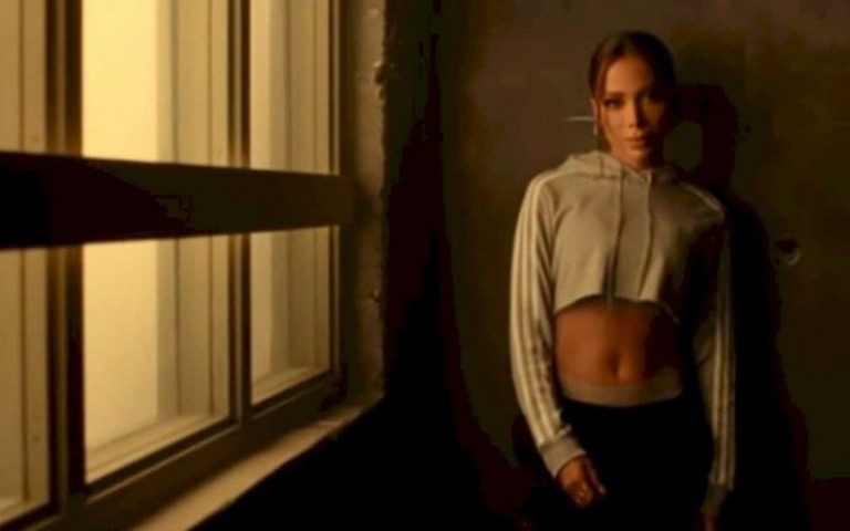 "Envolver", de Anitta, sobe para a posição 25 das mais ouvidas do Spotify