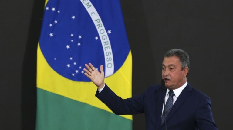 Rui Costa critica atuação de militares em golpe: 'Longe da eficiência'