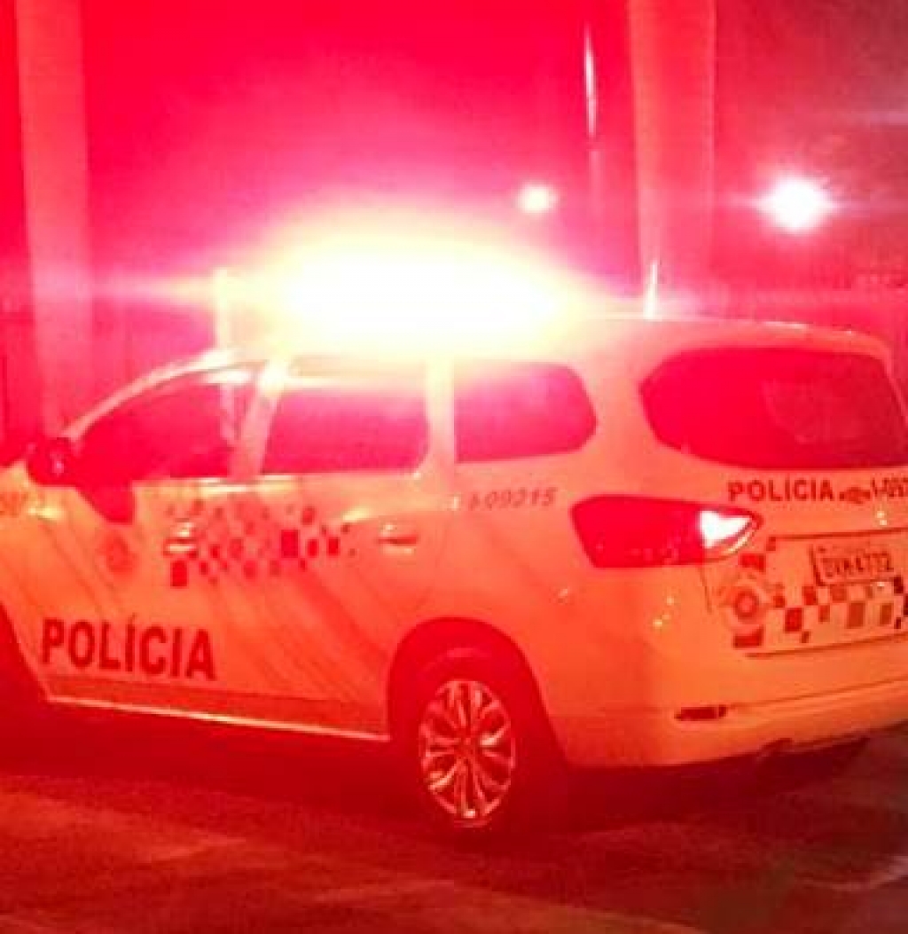 Adolescentes em moto criam caso de manobra ilegal, fuga em rodovia e queda