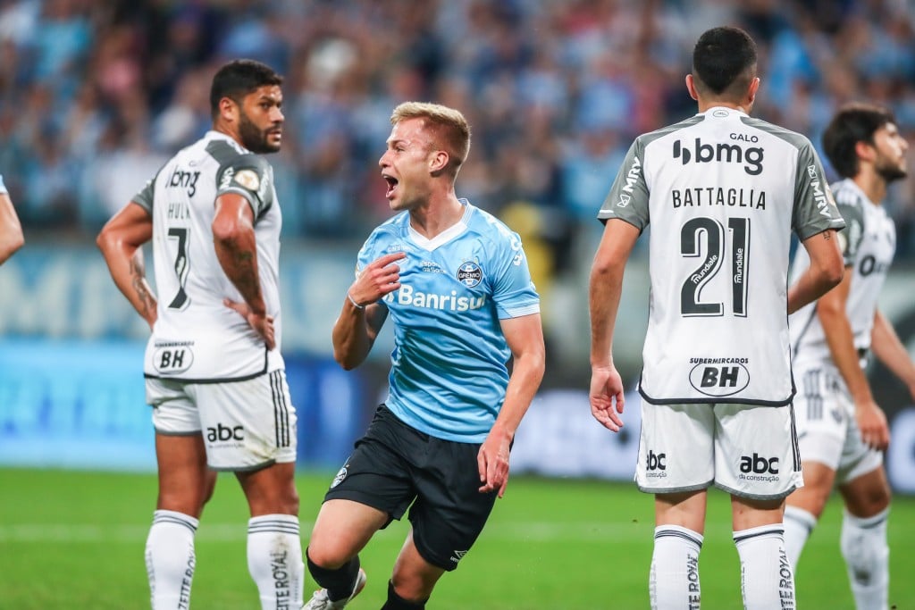 Grêmio vence Atlético-MG e retoma vice-liderança do Brasileiro