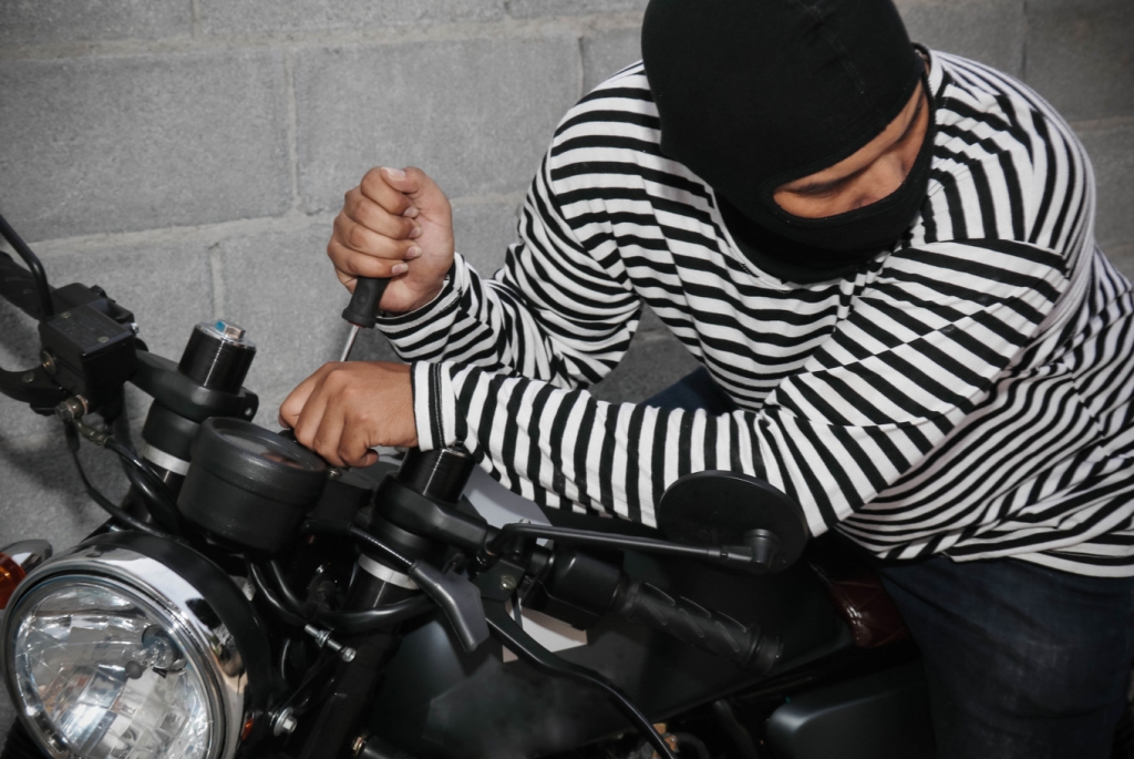 Denúncia por rede social auxilia localização de moto furtada em Marília