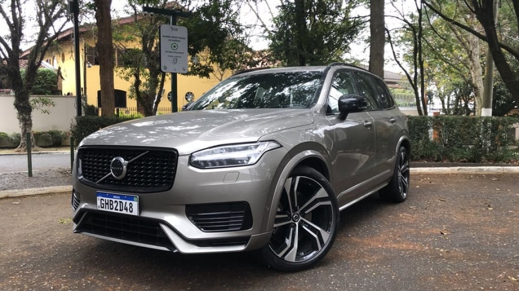 Volvo XC90 híbrido: SUV de luxo que faz 20 km/l na cidade