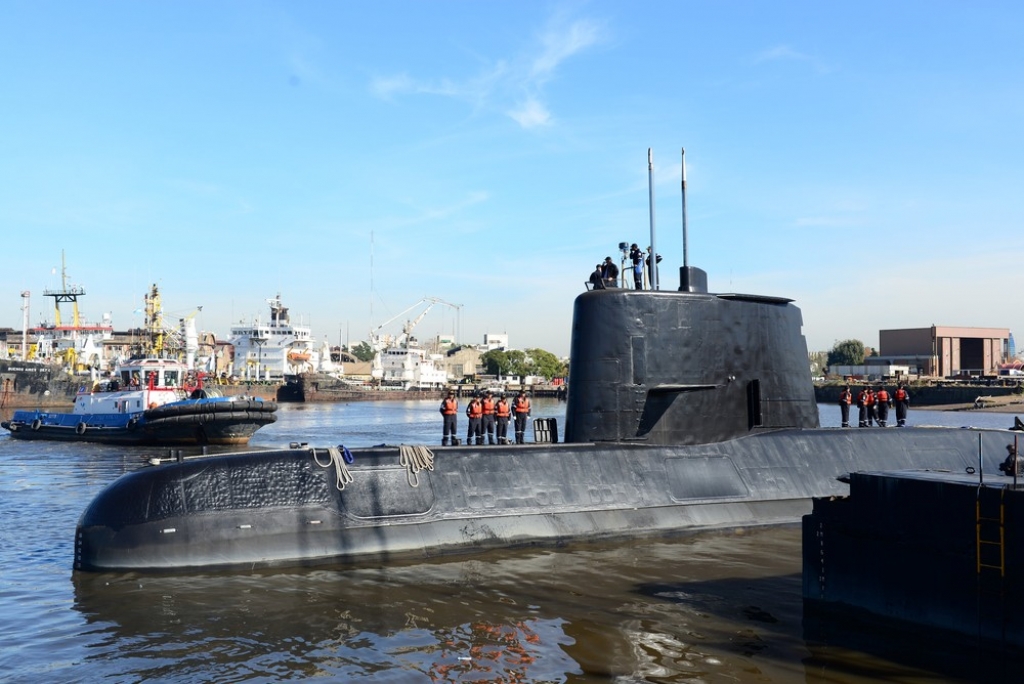 Submarino argentino com 44 passageiros desaparece no mar