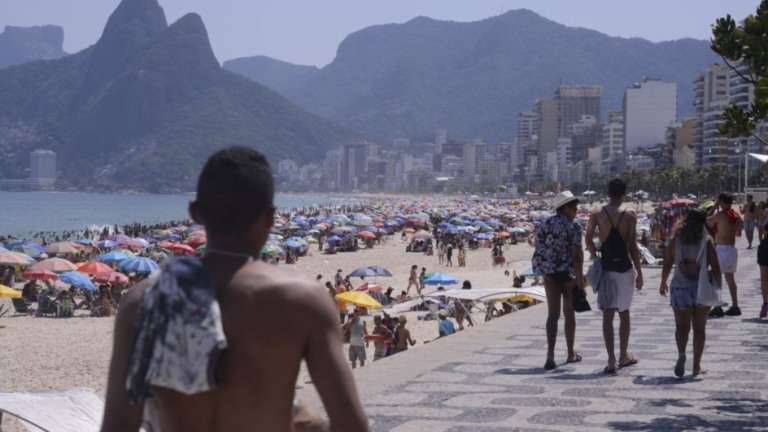 Tomaz Silva/Agência Brasil – 27/09/2020 Cariocas e turistas lotam a praia de Ipanema no primeiro final de semana da primavera, em 2020