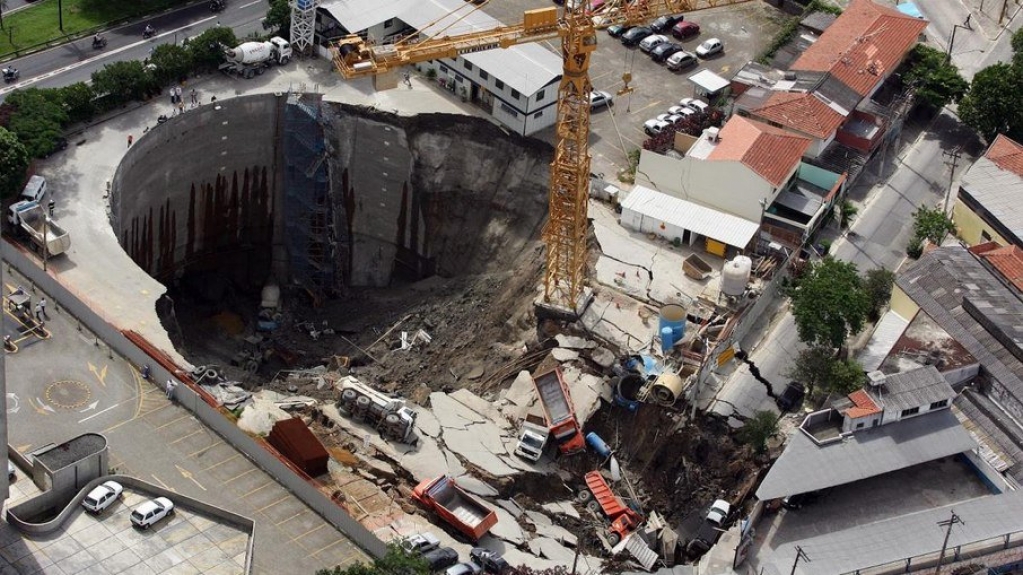 15 anos após cratera do Metrô, moradores ainda sofrem consequências