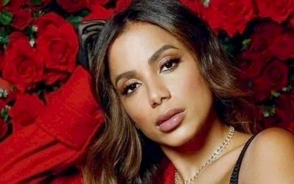 Anitta tem feito histórico na Billboard 200 e emplaca "Envolver" na primeira posição Anitta tem feito histórico na Billboard 200 e emplaca "Envolver" na primeira posição