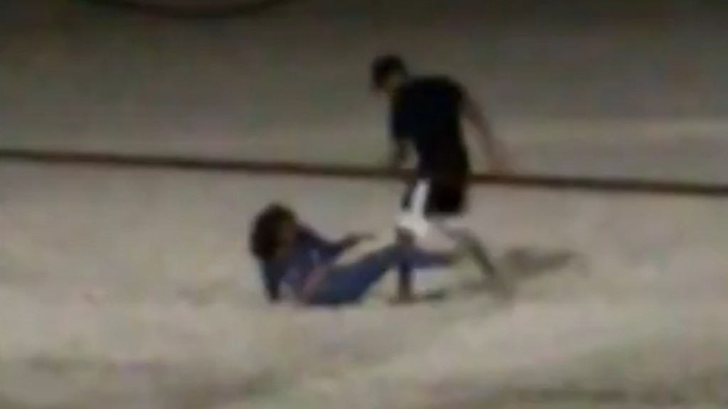 Marido pisa e espanca esposa na areia do litoral de SP